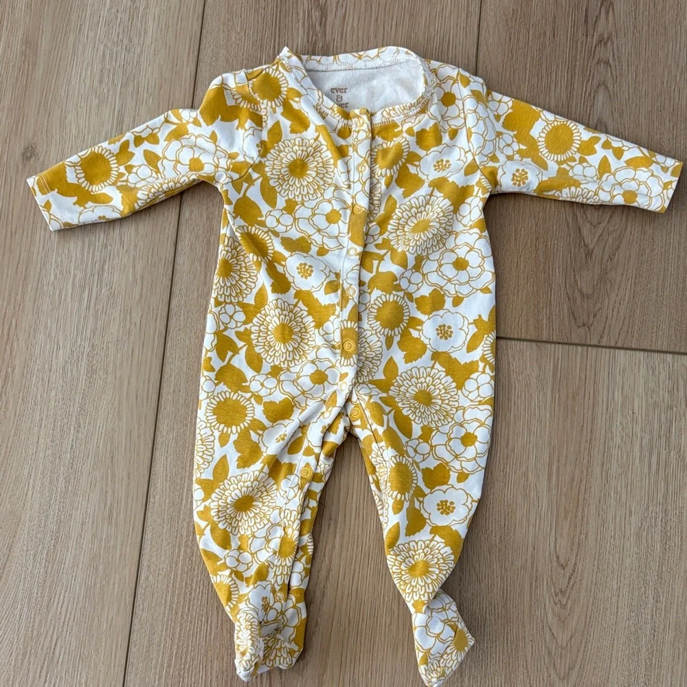 Ever & Ever Baby Footed Sleeper 0-3M Yellow Floral Snap Pajamas